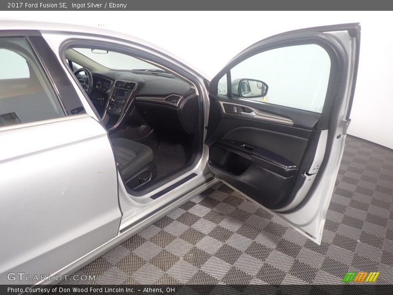 Ingot Silver / Ebony 2017 Ford Fusion SE