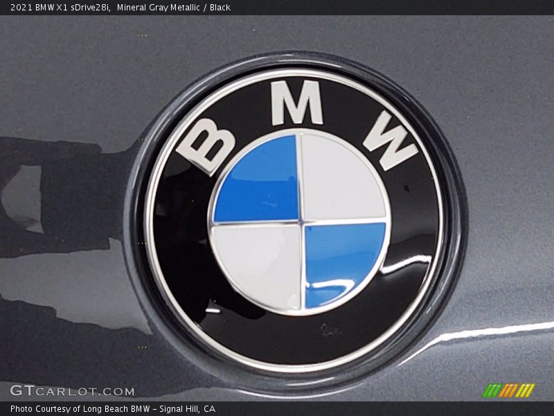 Mineral Gray Metallic / Black 2021 BMW X1 sDrive28i