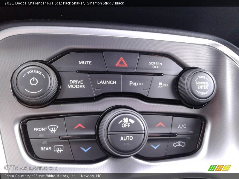 Controls of 2021 Challenger R/T Scat Pack Shaker