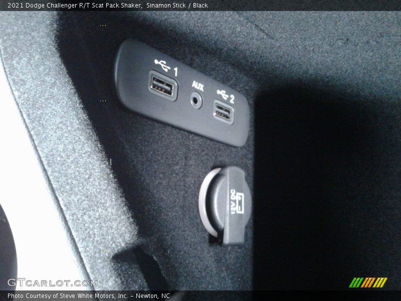 Sinamon Stick / Black 2021 Dodge Challenger R/T Scat Pack Shaker