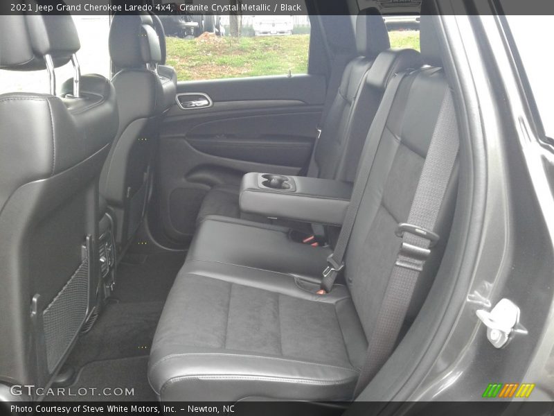 Granite Crystal Metallic / Black 2021 Jeep Grand Cherokee Laredo 4x4