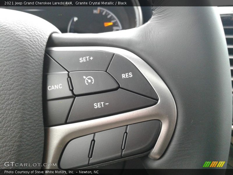 Granite Crystal Metallic / Black 2021 Jeep Grand Cherokee Laredo 4x4