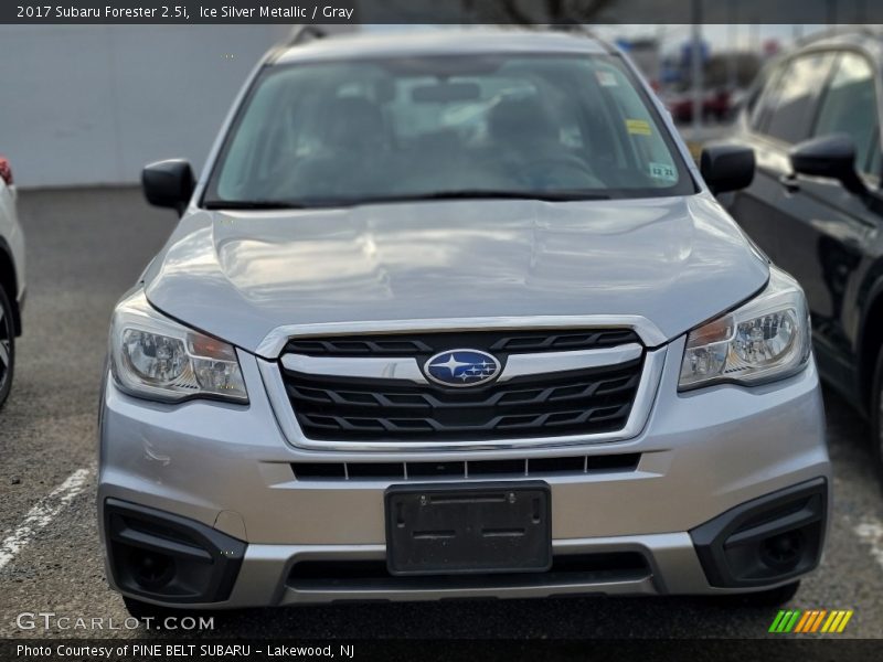 Ice Silver Metallic / Gray 2017 Subaru Forester 2.5i