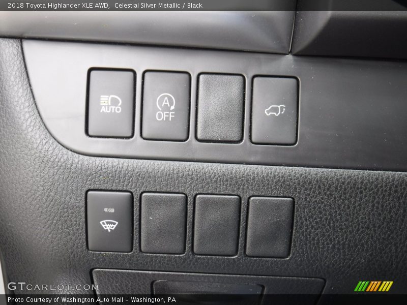 Celestial Silver Metallic / Black 2018 Toyota Highlander XLE AWD