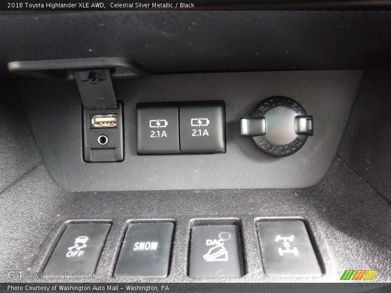 Celestial Silver Metallic / Black 2018 Toyota Highlander XLE AWD