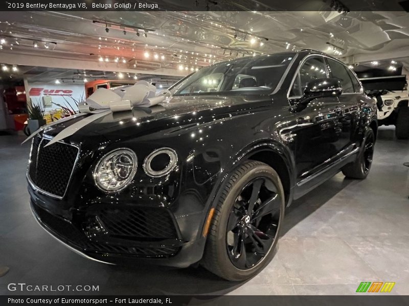Front 3/4 View of 2019 Bentayga V8