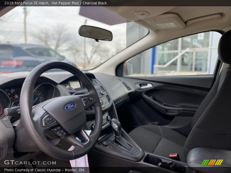 Hot Pepper Red / Charcoal Black 2018 Ford Focus SE Hatch