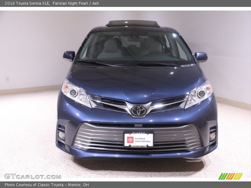 Parisian Night Pearl / Ash 2019 Toyota Sienna XLE