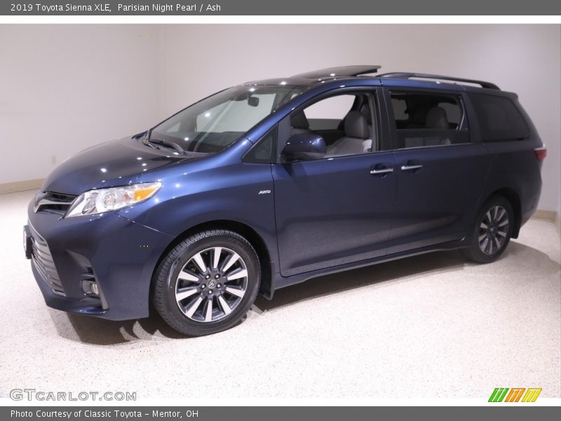 Parisian Night Pearl / Ash 2019 Toyota Sienna XLE