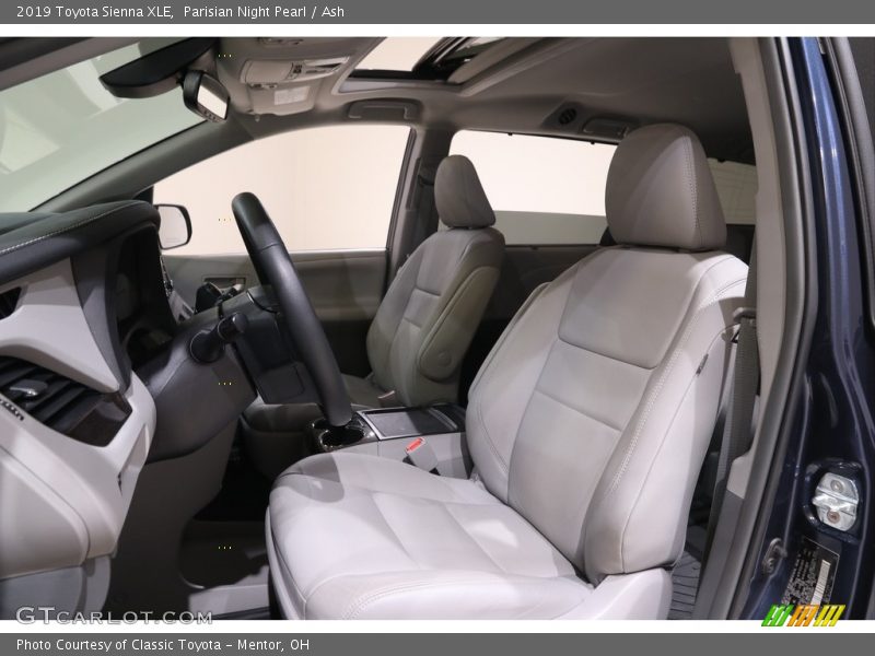 Parisian Night Pearl / Ash 2019 Toyota Sienna XLE