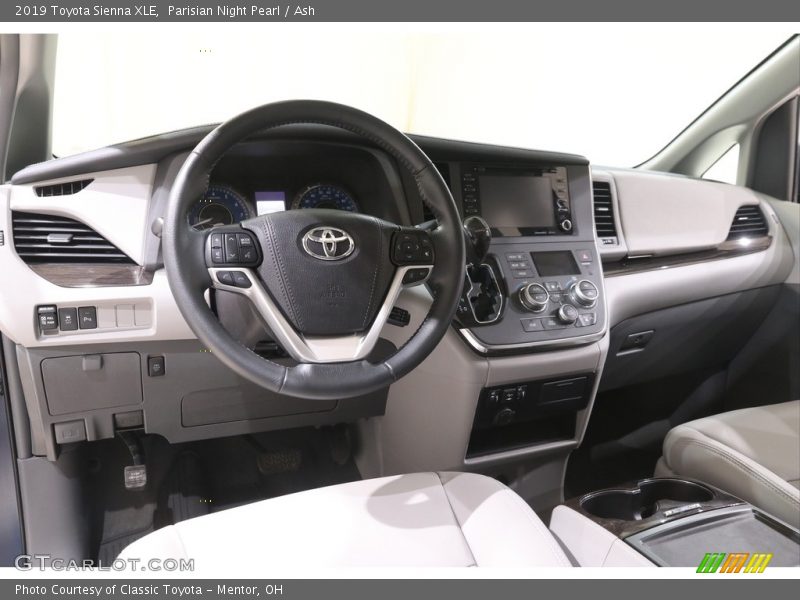 Parisian Night Pearl / Ash 2019 Toyota Sienna XLE