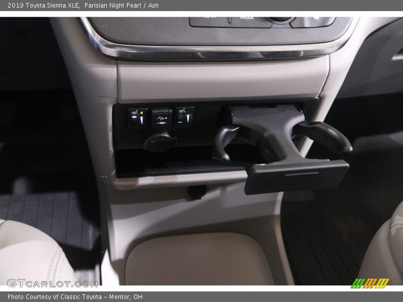 Parisian Night Pearl / Ash 2019 Toyota Sienna XLE