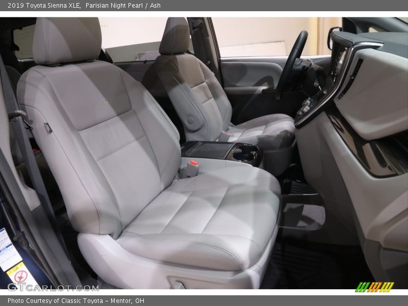 Parisian Night Pearl / Ash 2019 Toyota Sienna XLE
