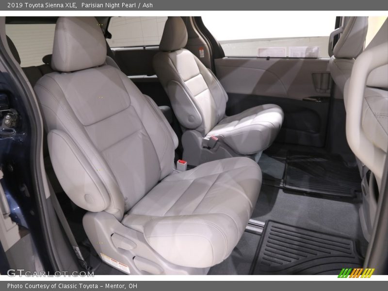 Parisian Night Pearl / Ash 2019 Toyota Sienna XLE