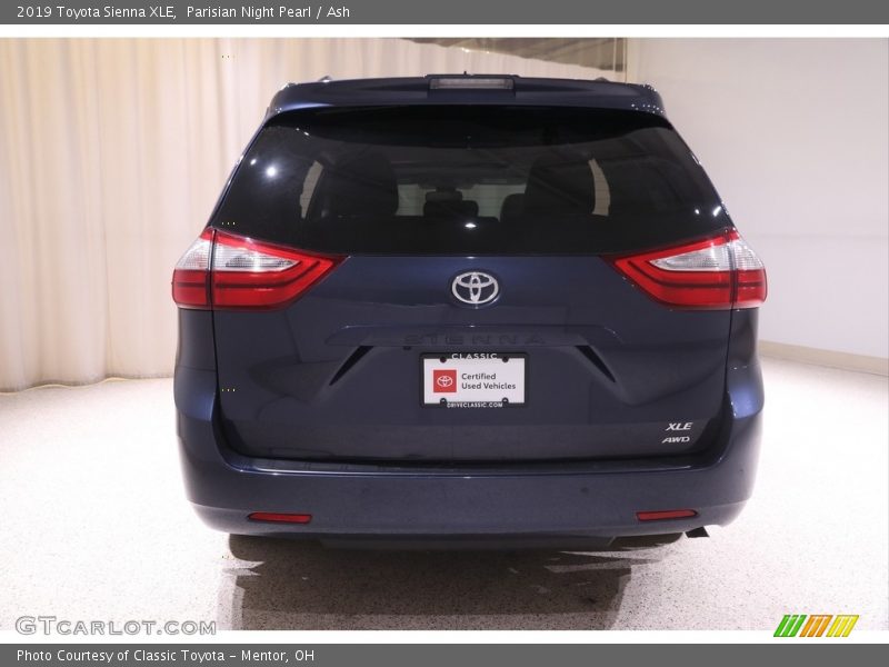 Parisian Night Pearl / Ash 2019 Toyota Sienna XLE
