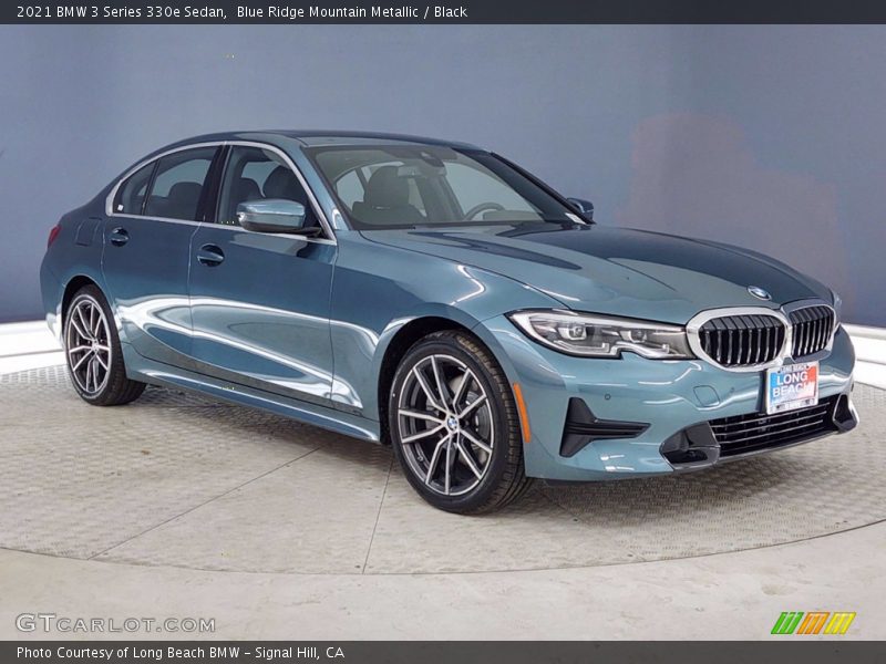 Front 3/4 View of 2021 3 Series 330e Sedan