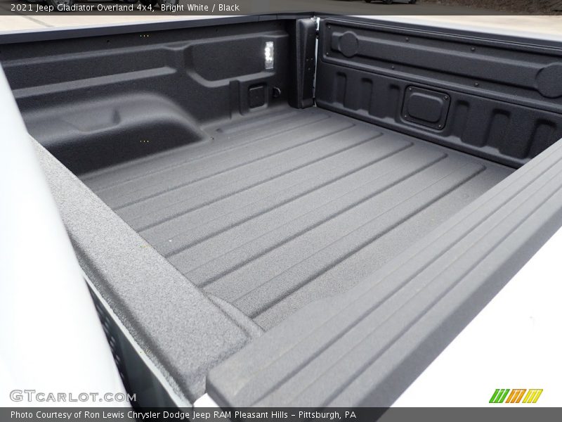 Bright White / Black 2021 Jeep Gladiator Overland 4x4