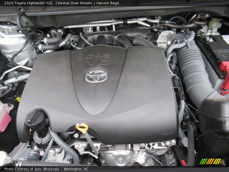 Celestial Silver Metallic / Harvest Beige 2020 Toyota Highlander XLE