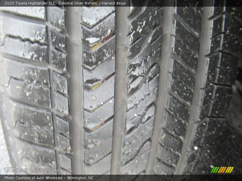 Celestial Silver Metallic / Harvest Beige 2020 Toyota Highlander XLE