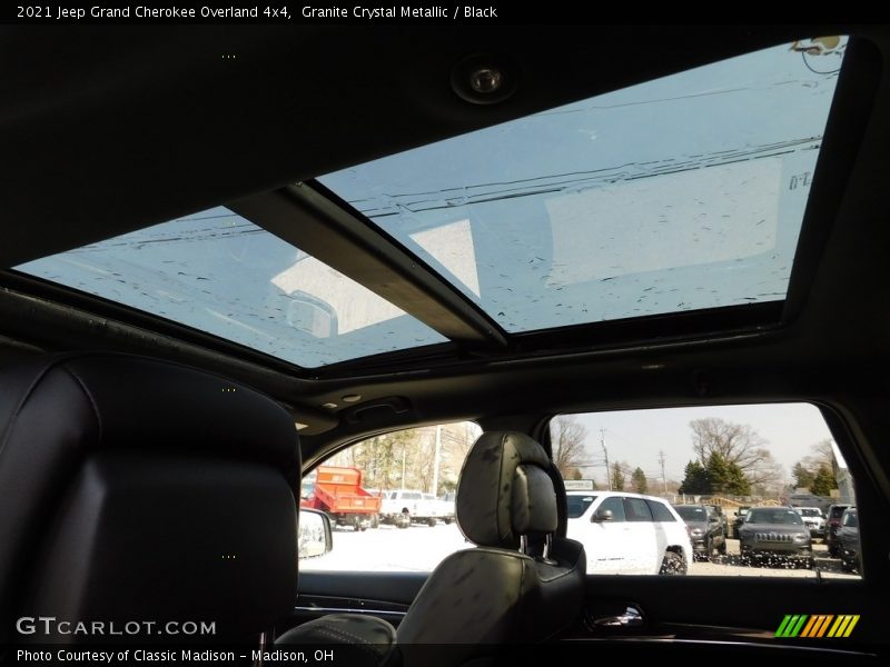 Granite Crystal Metallic / Black 2021 Jeep Grand Cherokee Overland 4x4