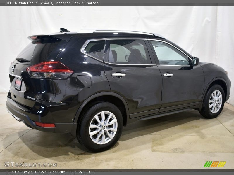 Magnetic Black / Charcoal 2018 Nissan Rogue SV AWD