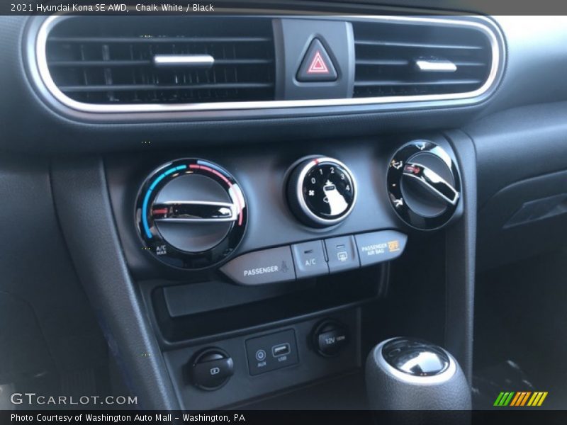Chalk White / Black 2021 Hyundai Kona SE AWD