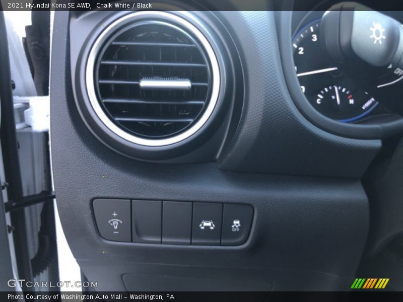 Chalk White / Black 2021 Hyundai Kona SE AWD