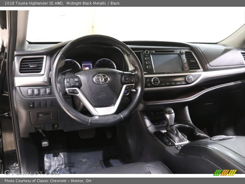 Midnight Black Metallic / Black 2018 Toyota Highlander SE AWD