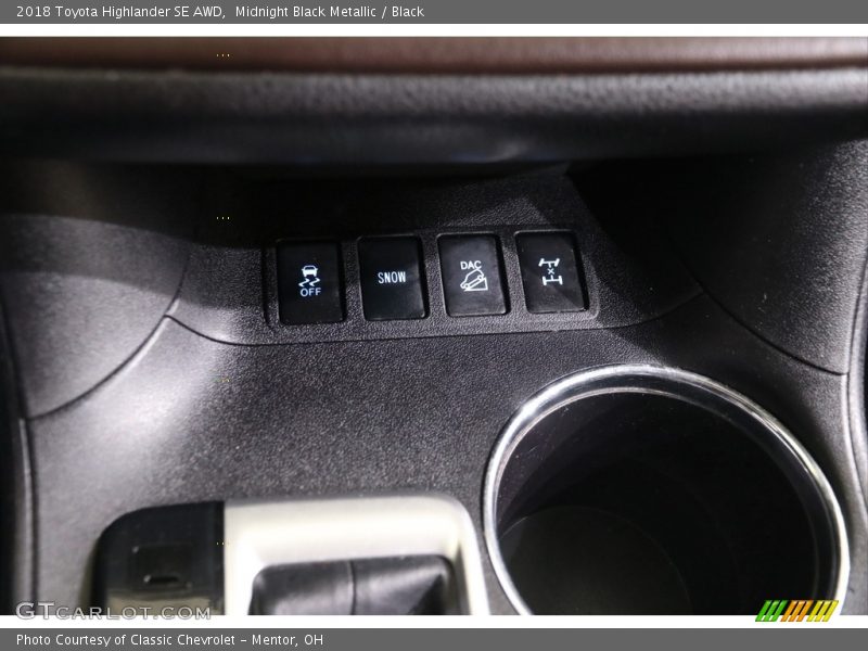 Midnight Black Metallic / Black 2018 Toyota Highlander SE AWD