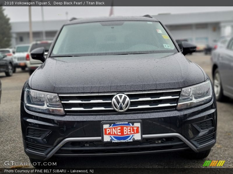 Deep Black Pearl / Titan Black 2018 Volkswagen Tiguan S