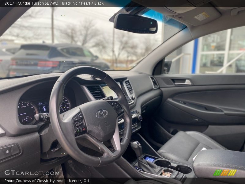 Black Noir Pearl / Black 2017 Hyundai Tucson SE AWD