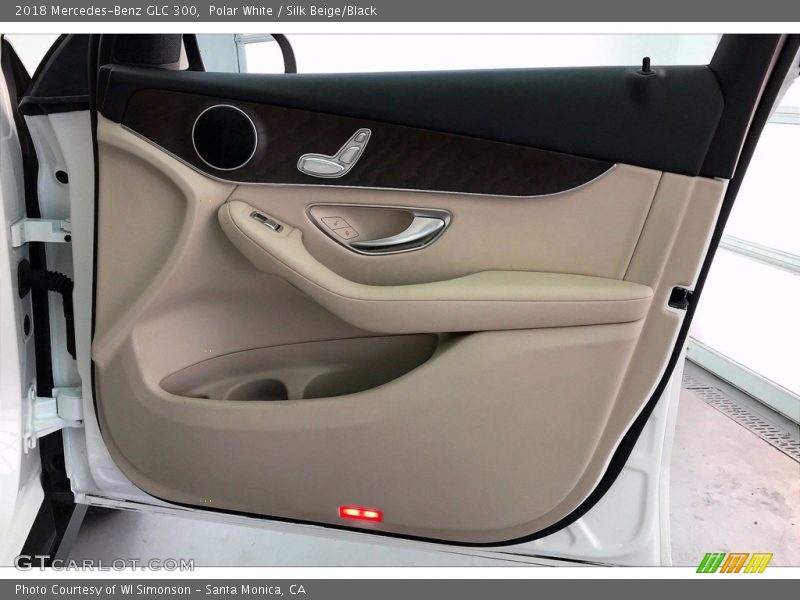 Polar White / Silk Beige/Black 2018 Mercedes-Benz GLC 300
