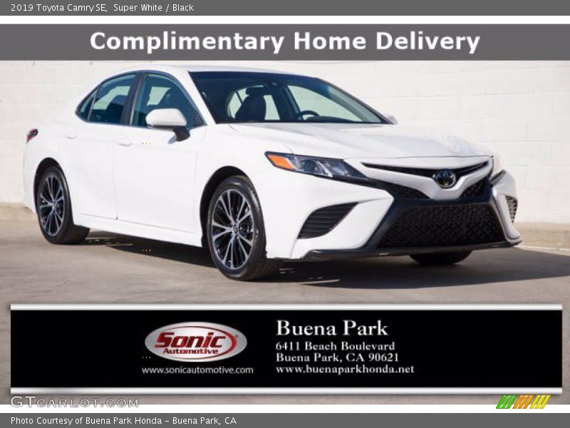 Super White / Black 2019 Toyota Camry SE