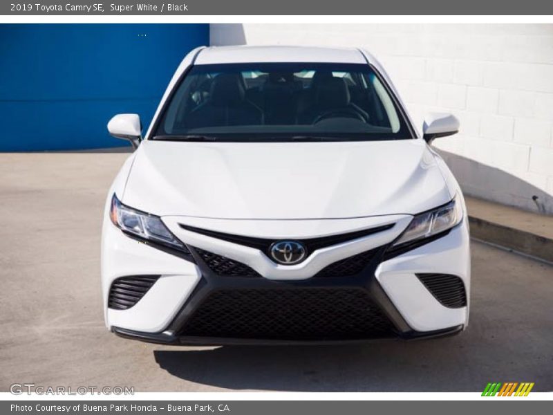 Super White / Black 2019 Toyota Camry SE