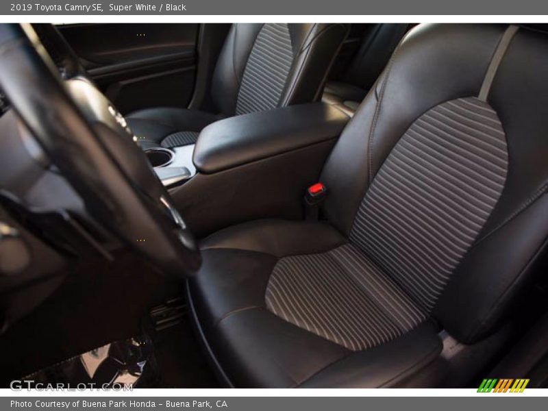 Super White / Black 2019 Toyota Camry SE