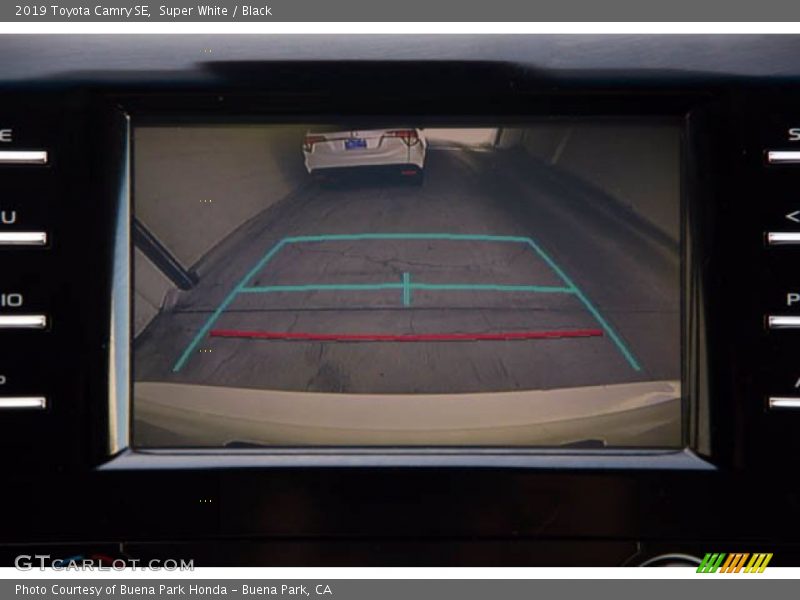 Super White / Black 2019 Toyota Camry SE