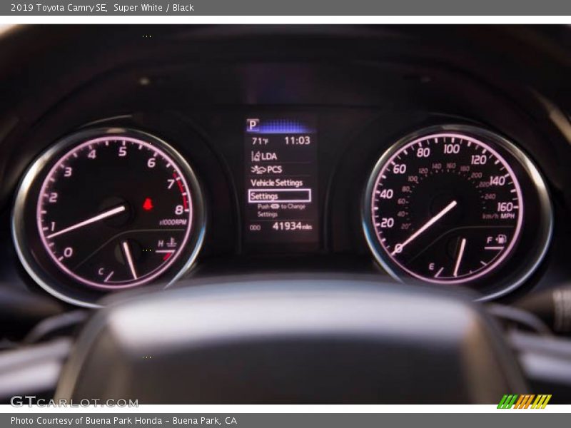 Super White / Black 2019 Toyota Camry SE