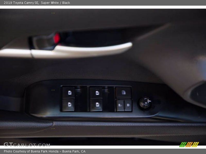 Super White / Black 2019 Toyota Camry SE