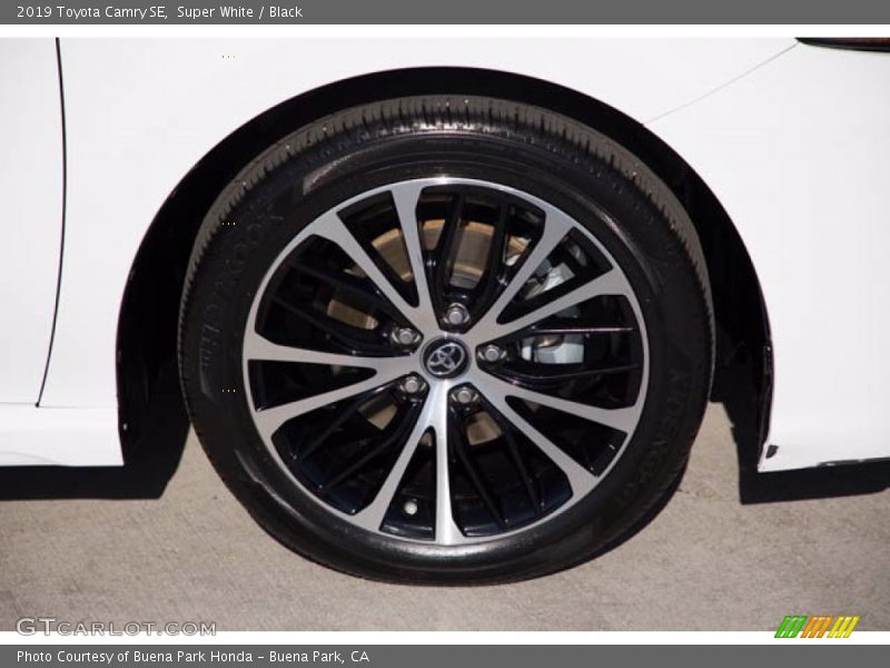 Super White / Black 2019 Toyota Camry SE