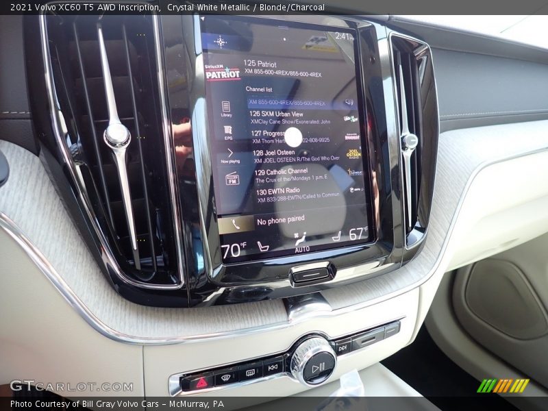 Crystal White Metallic / Blonde/Charcoal 2021 Volvo XC60 T5 AWD Inscription