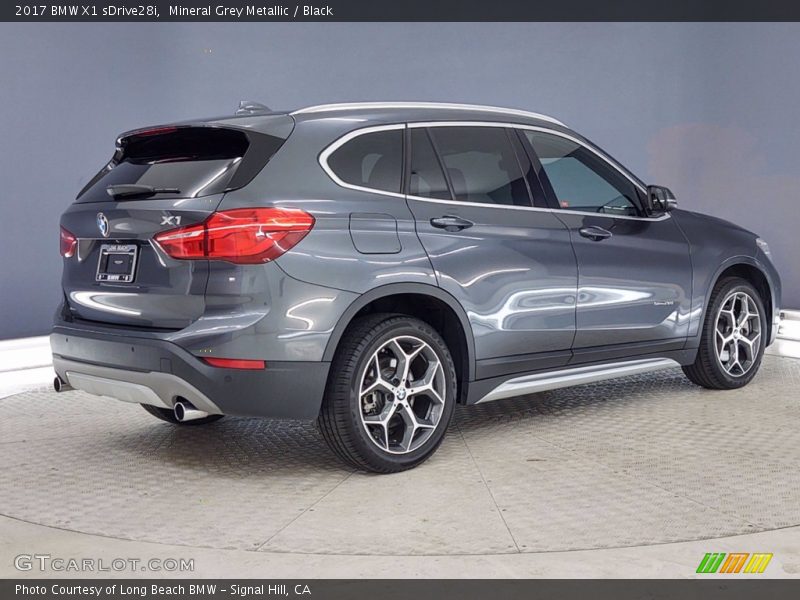 Mineral Grey Metallic / Black 2017 BMW X1 sDrive28i