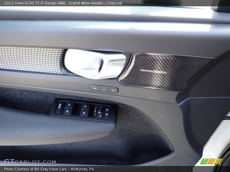 Crystal White Metallic / Charcoal 2021 Volvo XC40 T5 R-Design AWD
