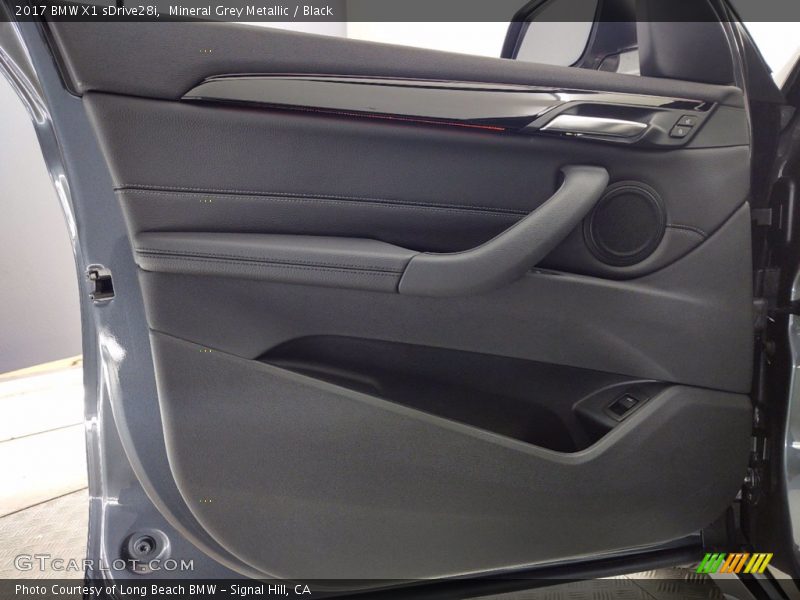 Mineral Grey Metallic / Black 2017 BMW X1 sDrive28i
