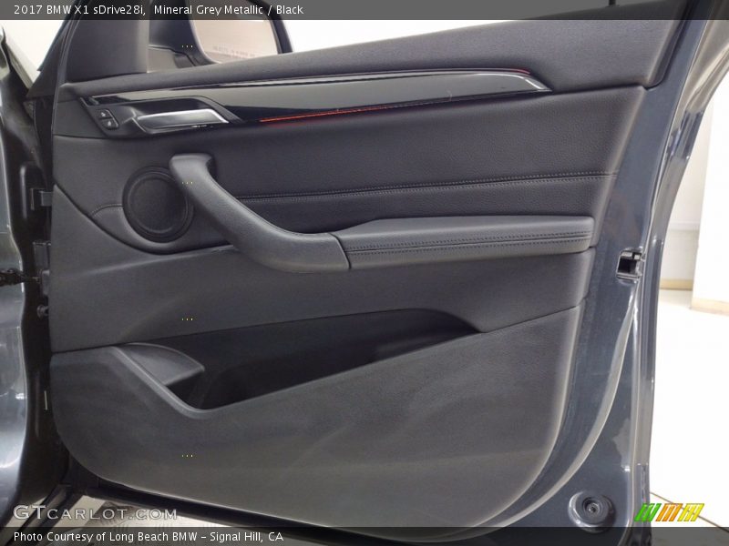 Mineral Grey Metallic / Black 2017 BMW X1 sDrive28i
