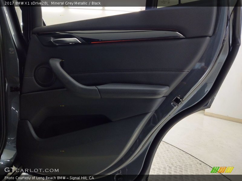 Mineral Grey Metallic / Black 2017 BMW X1 sDrive28i