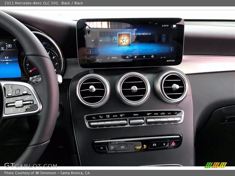 Black / Black 2021 Mercedes-Benz GLC 300