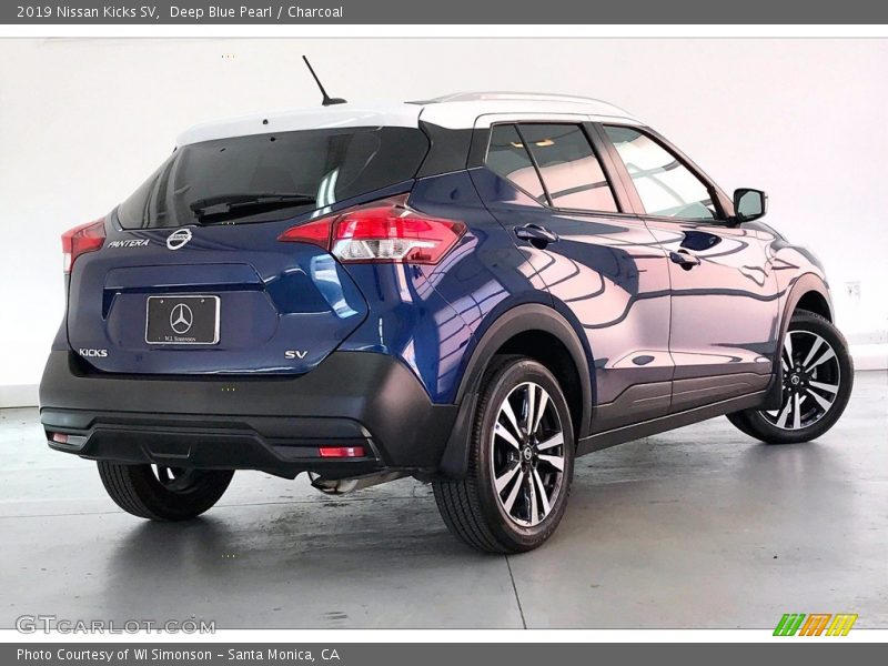 Deep Blue Pearl / Charcoal 2019 Nissan Kicks SV