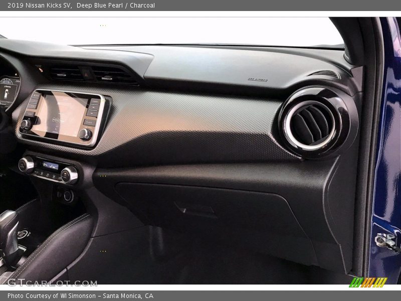 Deep Blue Pearl / Charcoal 2019 Nissan Kicks SV