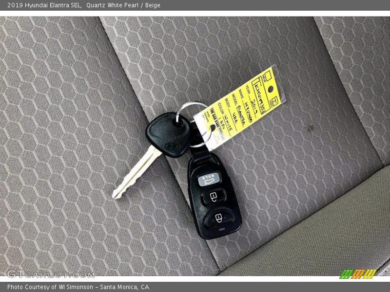 Quartz White Pearl / Beige 2019 Hyundai Elantra SEL
