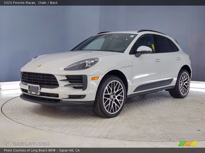 Front 3/4 View of 2020 Macan 